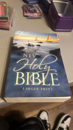 Niv Holy Bible larger print