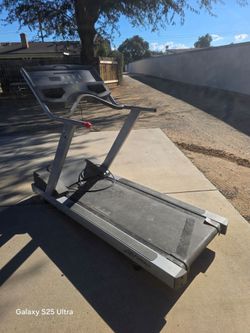 Life Fitness Treadmill
