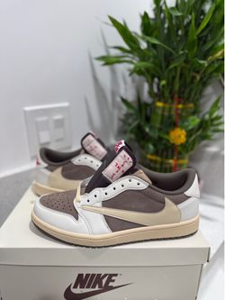 Aj1 Travis Scott “Reverse Mocha” Mens sizes 7M-12M