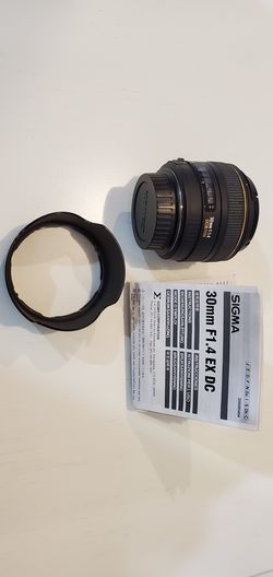 Canon macro lens 30mm F1.4 EX DC Sigma