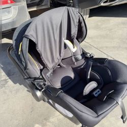 Bob Infant Car Seat With Wilder Base