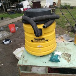 Genie Wer And Dry Vac 10 Gallons 
