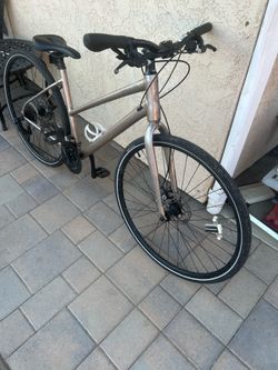 Ladies Cannondale quick city hybrid bike 26” wheels.