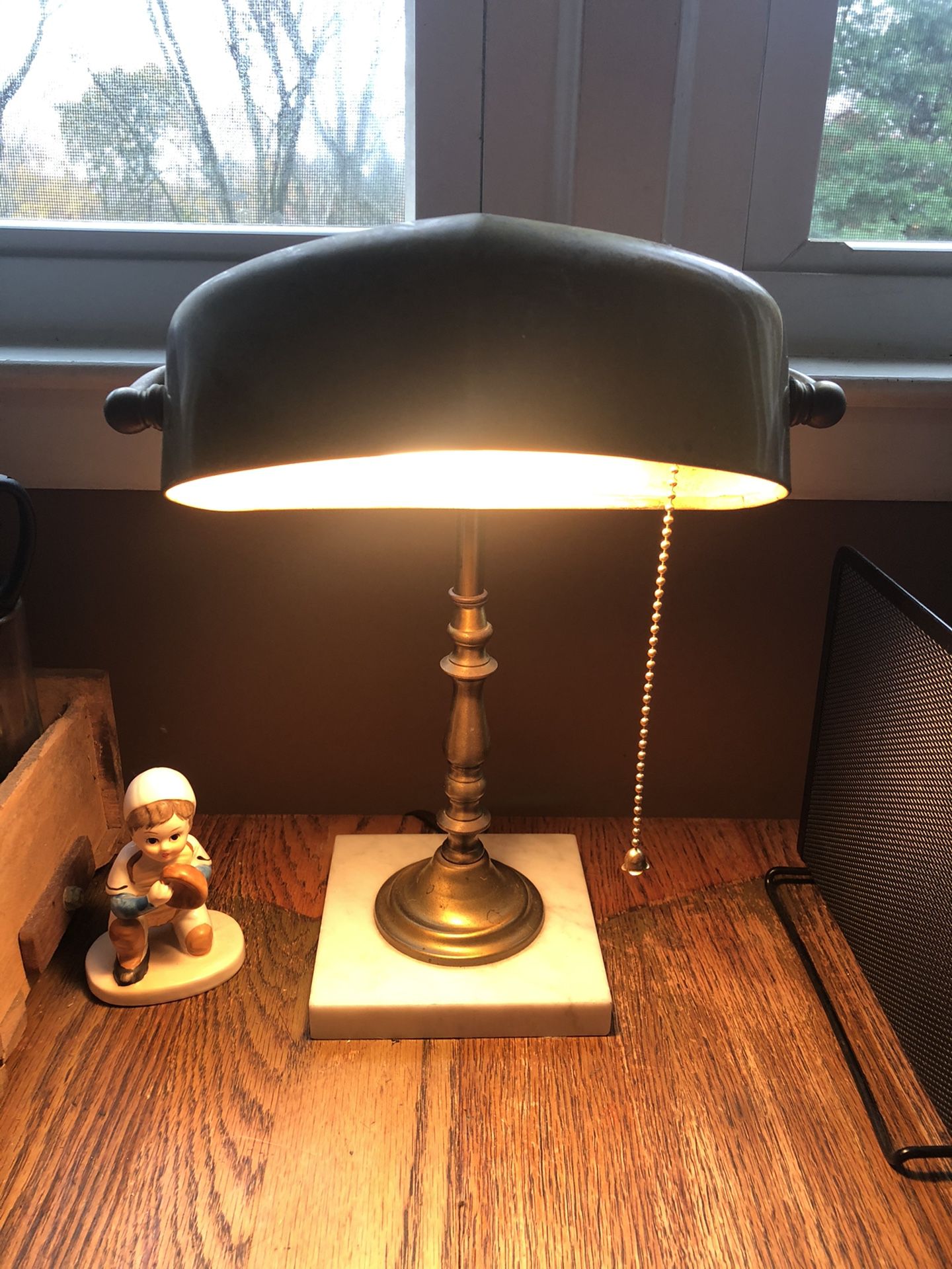 Vintage antique bankers brass desk lamp light