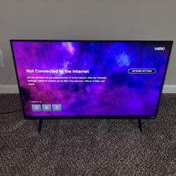 32 Inch Vizio Flatscreen TV W/ Remote
