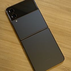 Galaxy Flip 4 Fully Unlocked 