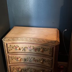 Beautiful Queen Size Bedroom Set Could Come With Mattress And Boxspring .Very Heavy.