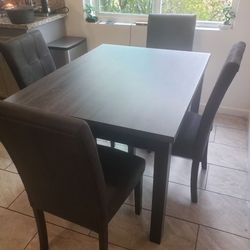 Dining Table W/ 4 Chairs 
