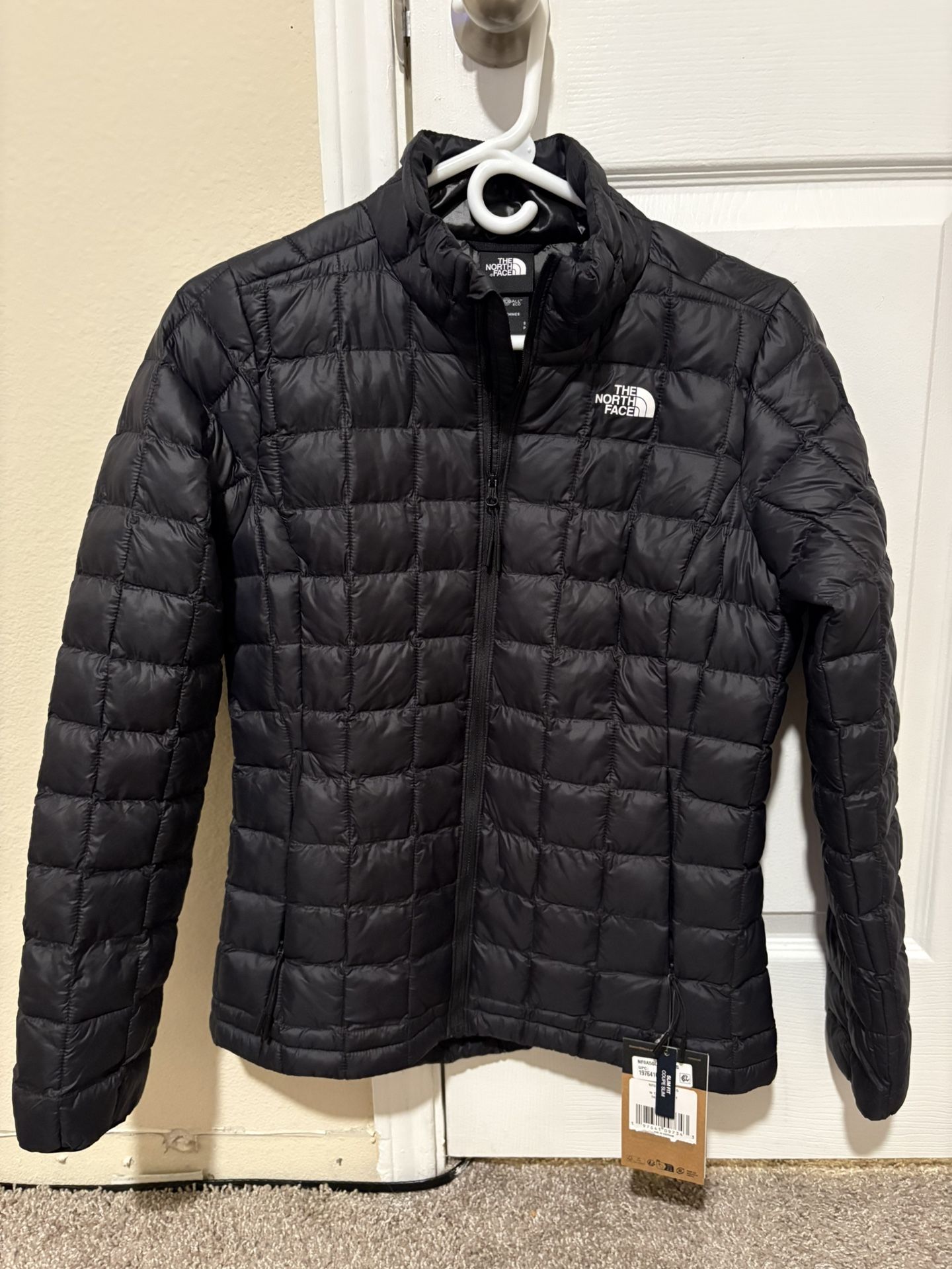 Small Slim Fit North Face Women’s ThermoBall Jacket 2.0