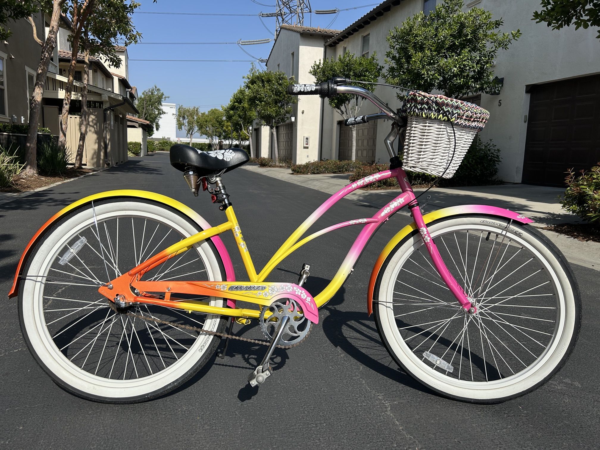 Electra “Hawaii” 3 Speed Ladies Beach Cruiser Bike 26”
