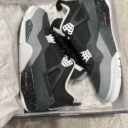 Jordan 4 Retro