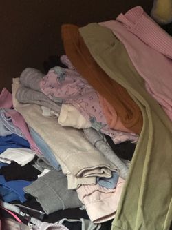 Tengo Muncha Ropita de Nina talla 4-5 para calor y frío