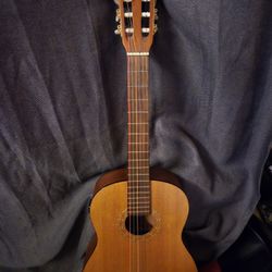 Hohner Concertman HAO1 acoustic-electric guitar