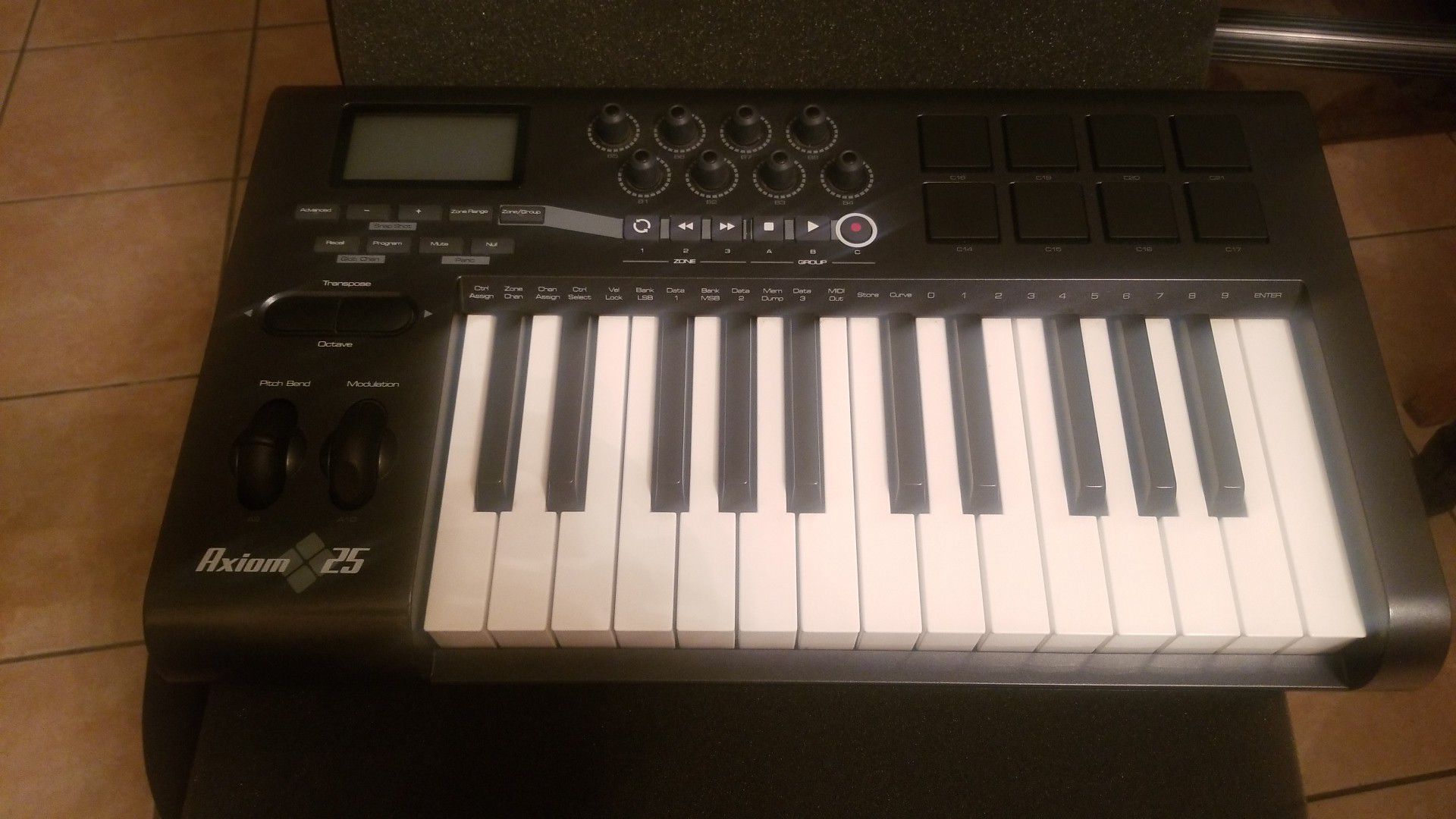 Axiom 25 by M-Audio Midi Keyboard w/Drum Pads