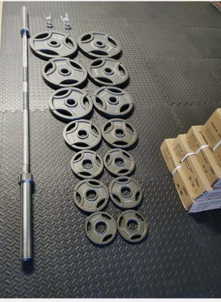 300lb Olympic Weight Set Includes 7' Ft 45lbs Barbell