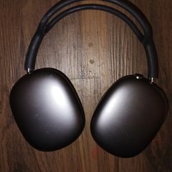 Priced For Quick Sale. Apple AirPods Max - Space Gray (Gently Used) 