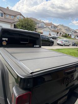 Gator Truck Bed Cover 5’ foot