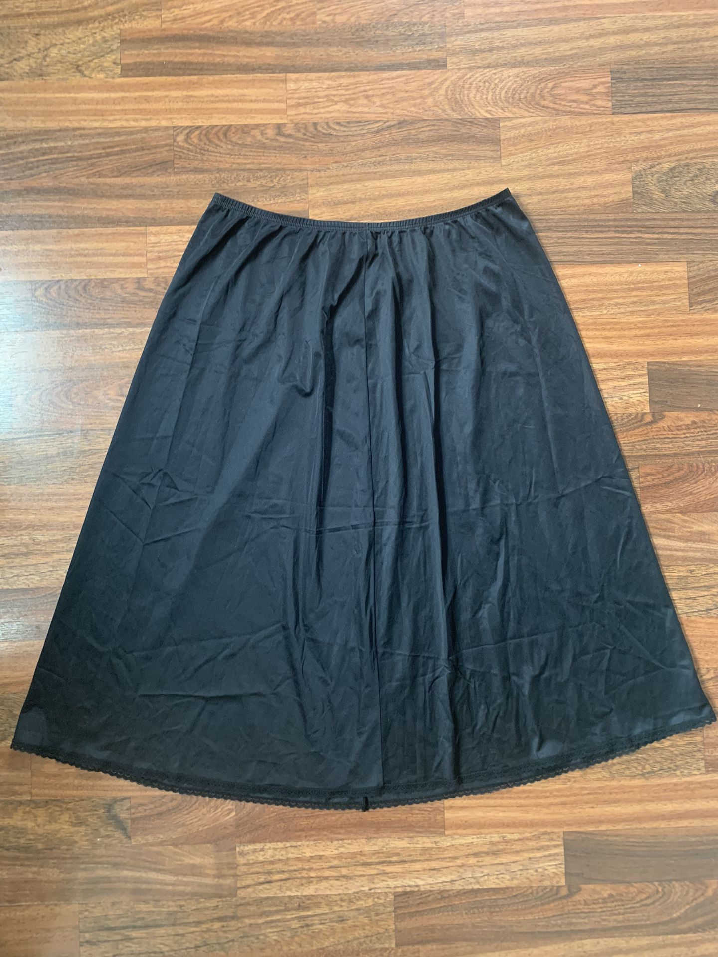 Vanity Fair size XL Black Nylon Skirt Slip dainty lace trim 