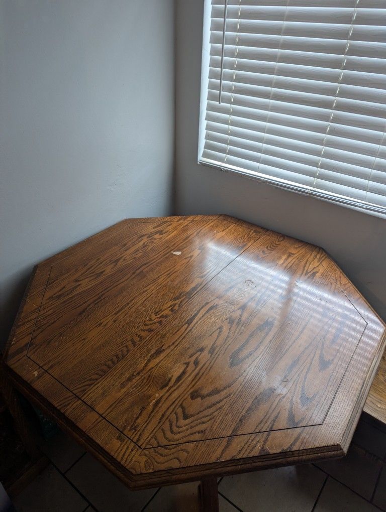 Octagon Shape Table W/6 Chairs