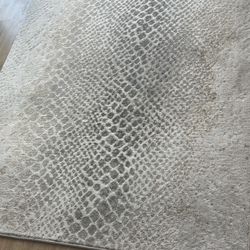 6’x9’ Cream Area Rug