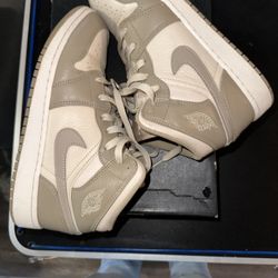 Nike Air Jordan 1 Mid Legend Light Brown Khaki Phantom