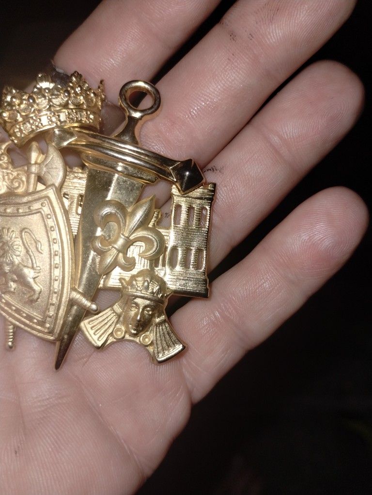 Vintage Castle Knights Brooch / Pendant