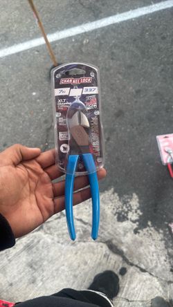 Diagonal cutting pliers