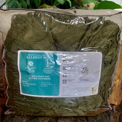 New-Queen Comforter Set w/2 Sham