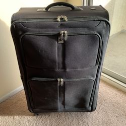 Delsey Agility Softside 31 Inch Expandable Spinner Luggage in Black