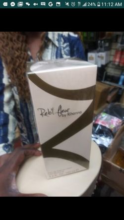 Rihanna perfume