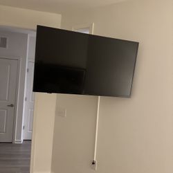 50” Insignia Smart TV – HD Display