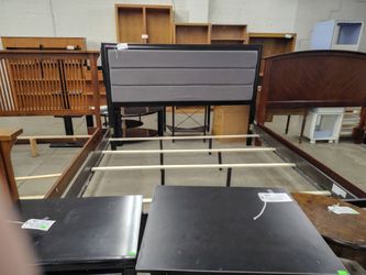 Black king bedframe