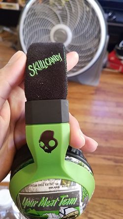 Rare Skullcandy headphones ! 9 out of 10. Never used