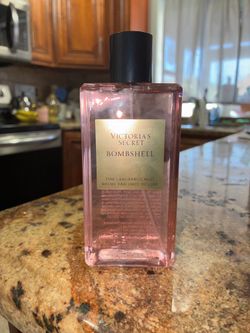 Victoria’s Secret bombshell fragrance mist spray