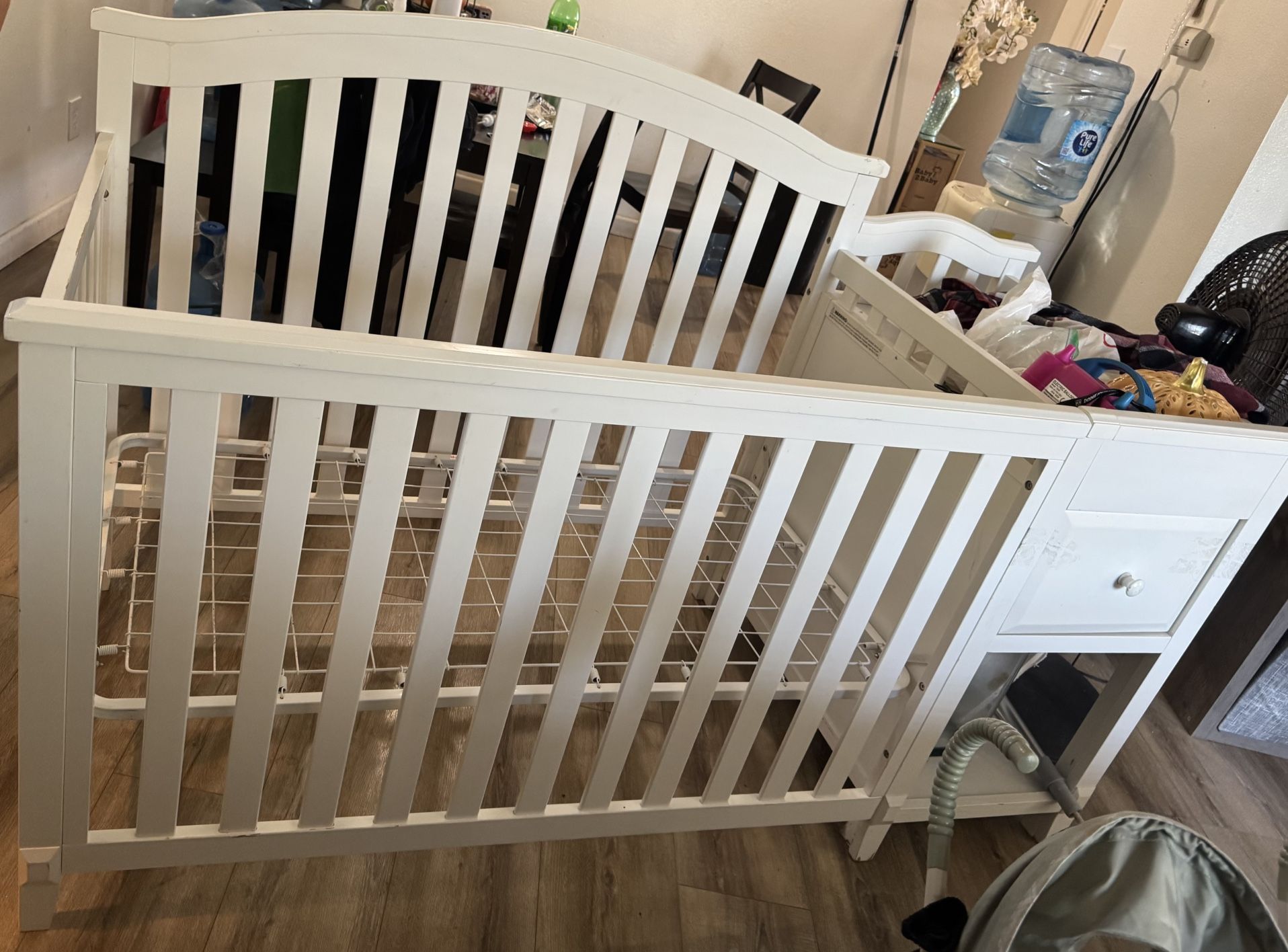 White Baby Crib With Changing Table