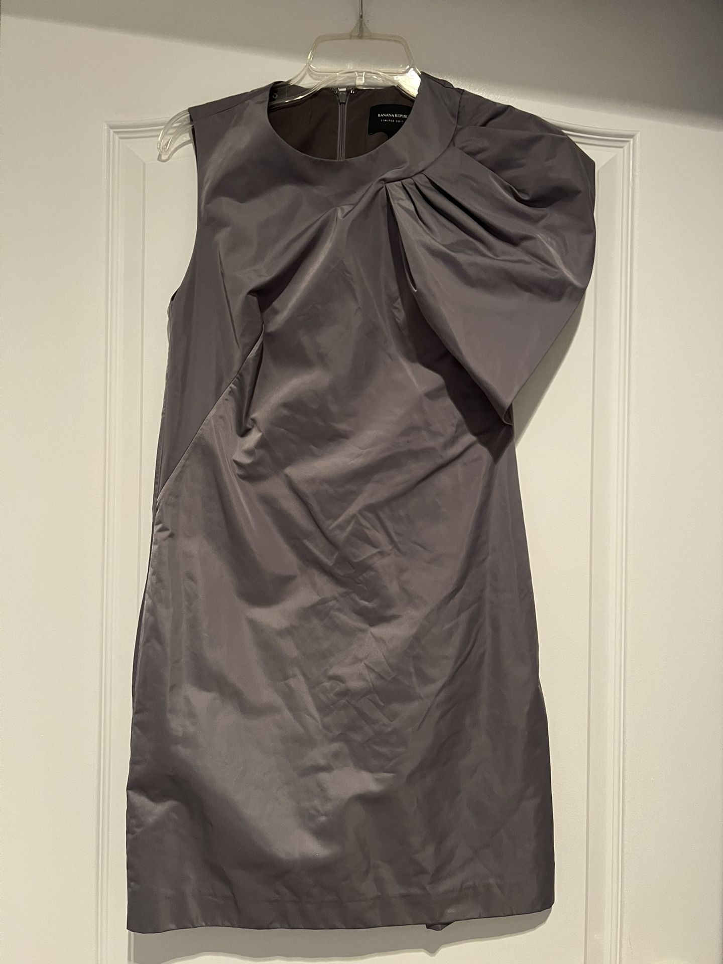 Banana Republic Limited Edition Ruffle-Shoulder Shift, Gray SIZE 0