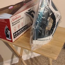 Sunbeam 1700W Steam Iron - Retractable Cord - 280ml Warer Tank