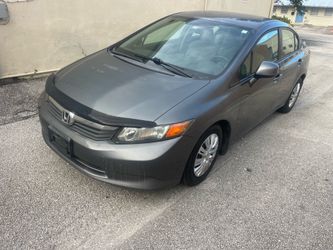 2012.   Honda Civic.   1.8.