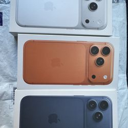 Apple iPhone 17 Pro Silver Unlocked I also have 17 Pro Max Silver I can deliver