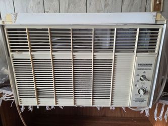 Fedders Master Control window air conditioner with thermostat
