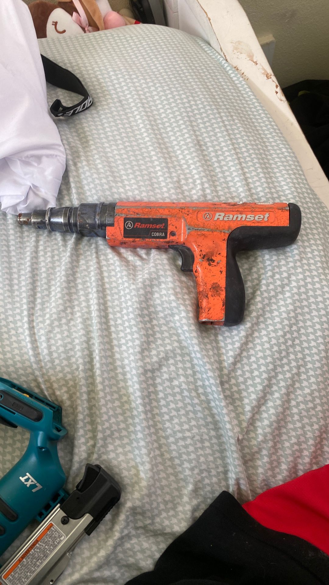 Hilti Gun