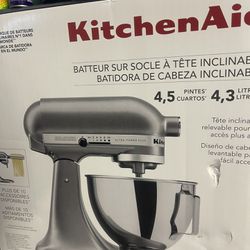 KitchenAid stand mixer Brand New In Box 4.5qt