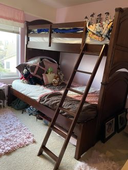 Bunk Bed (Full Size Lower & Twin Size Upper)