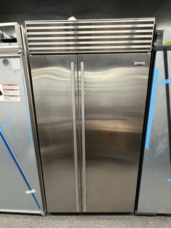 Sub Zero Stainless Steel Built In 42” Side By Side Refrigerator Ice Maker