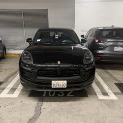 2025 Porsche Macan Base – Black/Black, Premium, 15K Miles