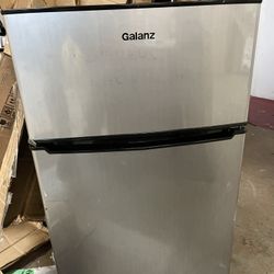 Galanz 3.1 cu ft Fridge. FREEZER NOT WORKING
