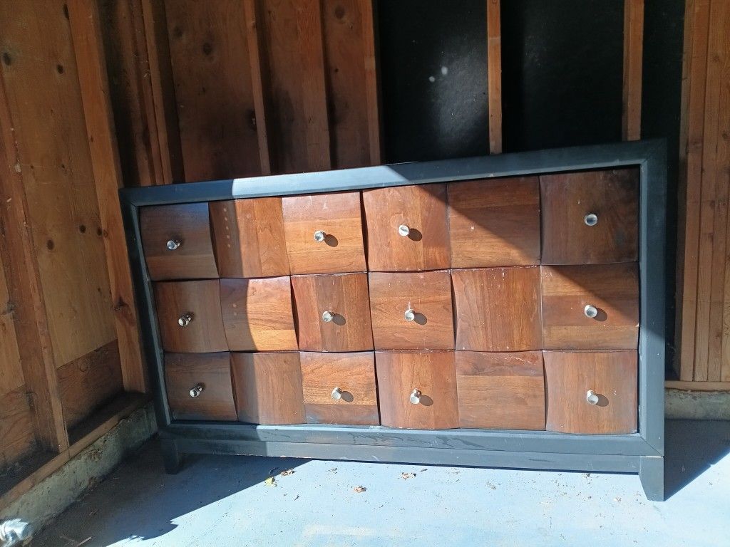 Beautiful Wooden Dresser W 6 Drawers 57.5" x 16.5" x 36.5" tall