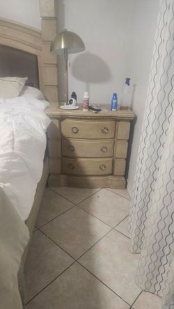 Queens bedroom set 3 items