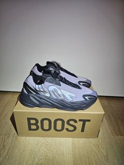 Yeezy 700 MNVN Geode