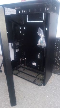 !!!!!BRAND NEW !!!!WALL MOUNT SERVER ENCLOSURE!!!